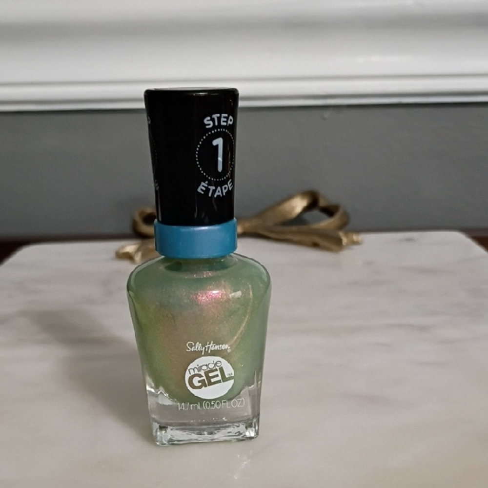 Sally Hansen Miracle Gel Nail Polish - Iridescent Green